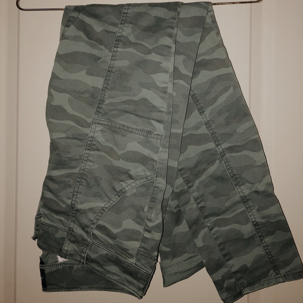 American Eagle Camo Pants